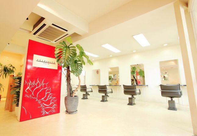 POUR SUITE HAIRの店内