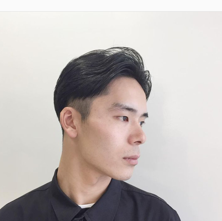 ツーブロックセンターパートの写真