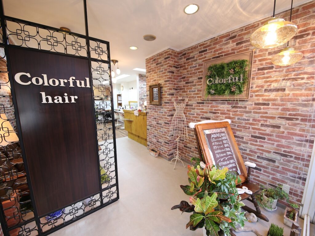 Colorful hair(カラフル ヘアー)の店内写真