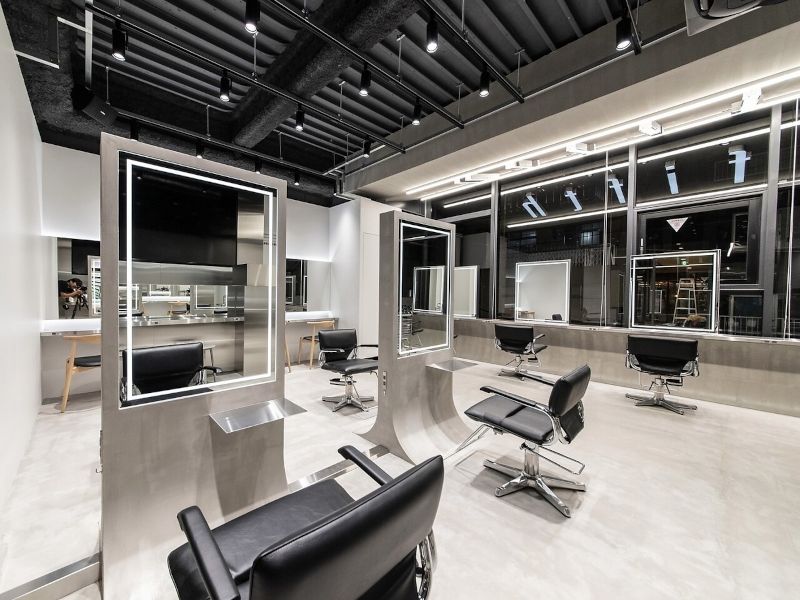 by fifth Men's salon 天神大名のおしゃれな店内の写真