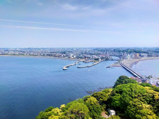 江の島から望む藤沢市の風景