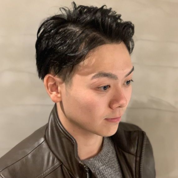 re's(リズ)のツーブロックアップバングスタイルの写真