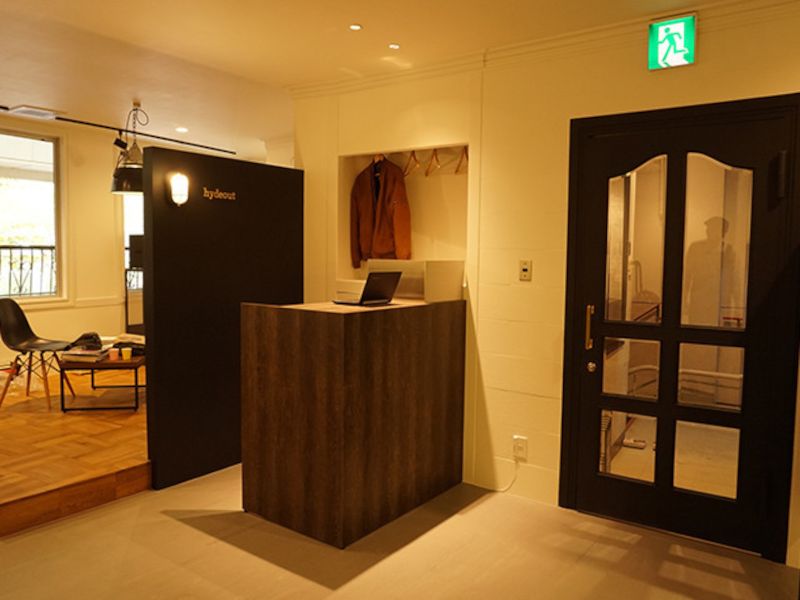 hair produce hydeoutのエントランスの内観写真