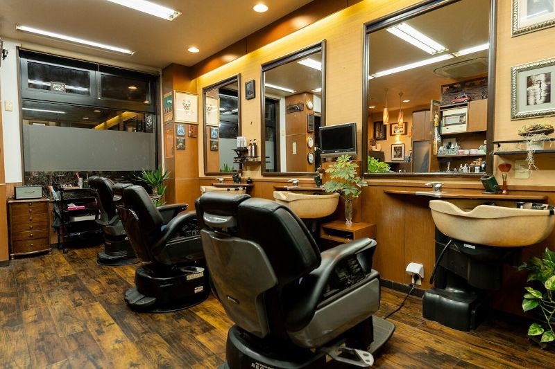 BACK BONE BARBERの店内の写真