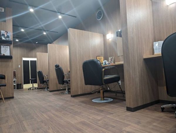 GOD Men's hairの半個室型のセット面の写真