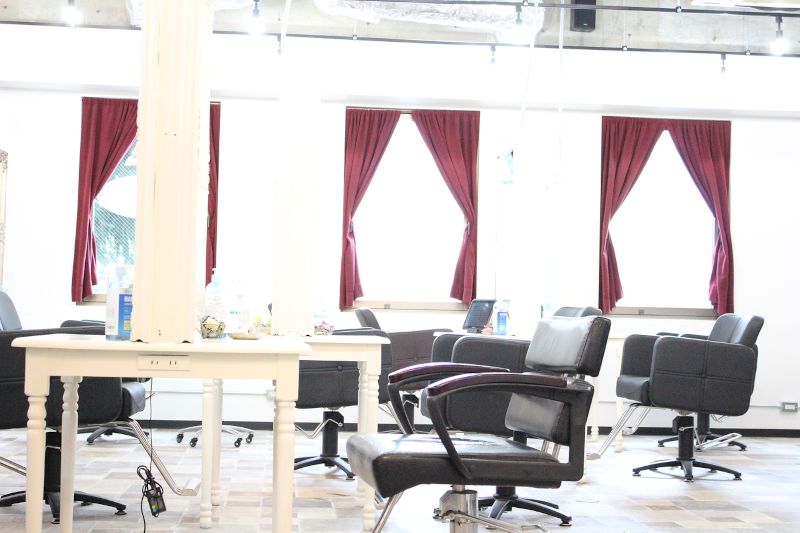アンフィ　ヘアーの店内