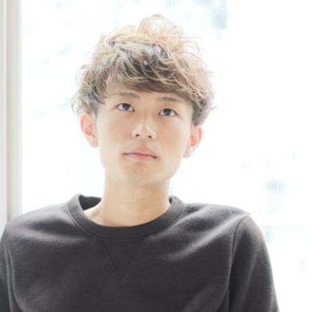 アンフィ　ヘアーの中性的なパーマスタイル